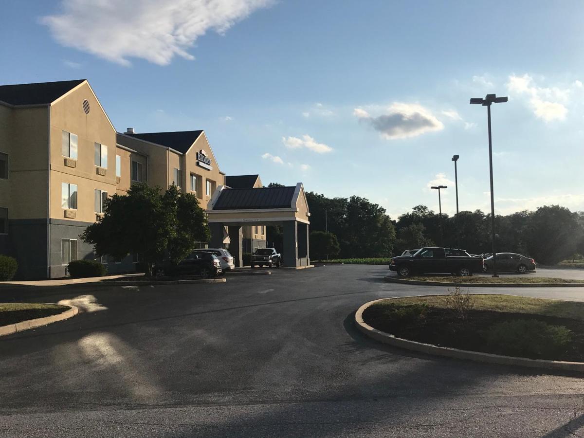 Baymont By Wyndham Chambersburg Hotel Kültér fotó